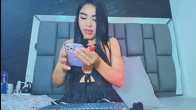 Snapshot of Roxana_gomez chatting on February 2026 04:44:01 AM Roxana gomez online show from February 2026 04:44:01 AM