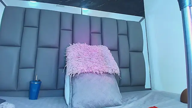 Snapshot of Roxana_gomez chatting on February 2026 03:47:02 AM Roxana gomez online show from February 2026 03:47:02 AM