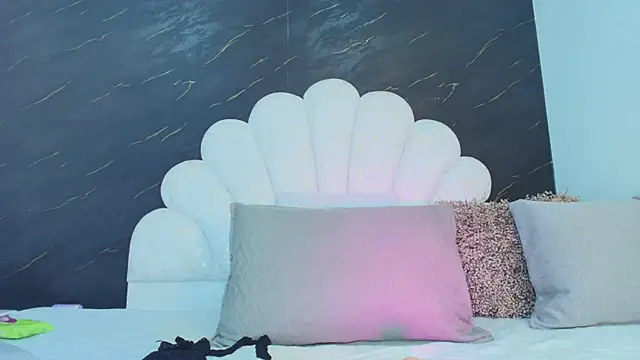 Snapshot of Roxana_gomez chatting on May 2026 03:13:01 AM Roxana gomez online show from May 2026 03:13:01 AM