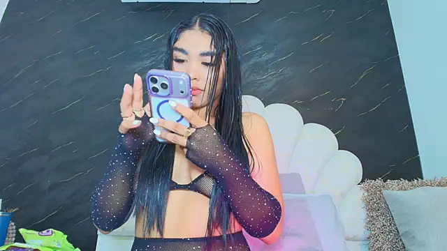 Snapshot of Roxana_gomez chatting on May 2026 03:34:01 AM Roxana gomez online show from May 2026 03:34:01 AM