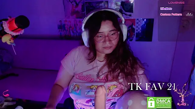 Snapshot of Pink_girl0n chatting on May 2026 08:44:01 AM Pink girl0n online show from May 2026 08:44:01 AM