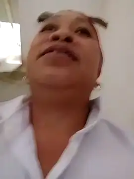 Snapshot of Mamapm20 chatting on October 2025 01:03:02 AM Mamapm20 online show from October 2025 01:03:02 AM