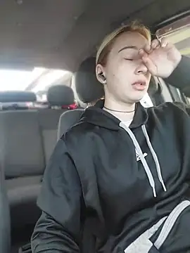 Reina Cummings online show from April 2026 05:03:02 AM