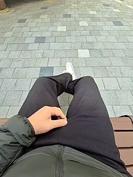 starvingo2002 online show from November 2025 01:59:01 AM