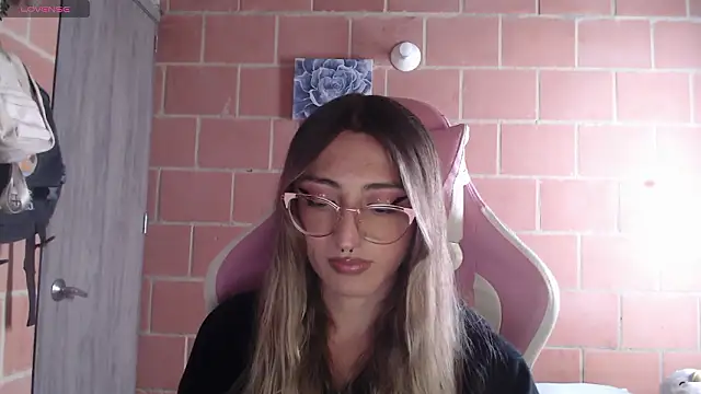 Andrea camilaaa online show from February 2026 02:22:02 PM