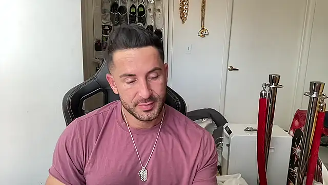 brettmycles28 online show from June 2026 04:05:02 PM