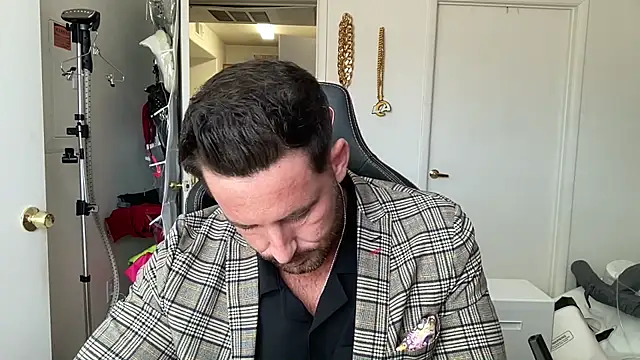 brettmycles28 online show from July 2026 06:39:01 PM