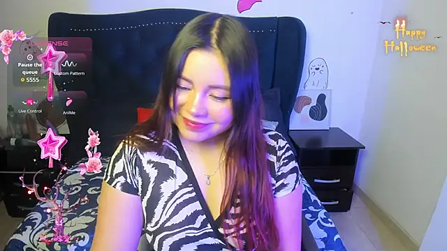 Snapshot of LucyPetit chatting on October 2025 01:33:02 PM LucyPetit online show from October 2025 01:33:02 PM