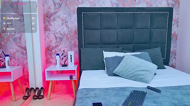 Angelique Angell online show from October 2025 07:44:02 PM