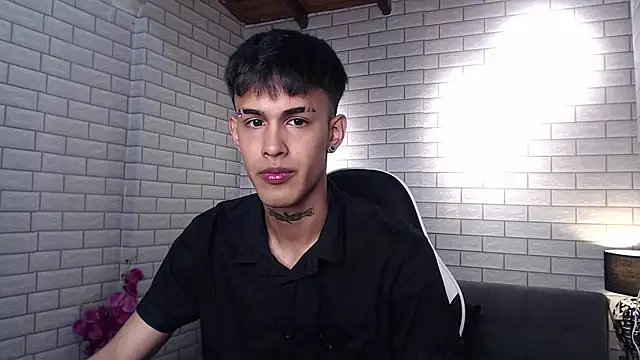 Thiago twink online show from September 2025 12:19:01 PM