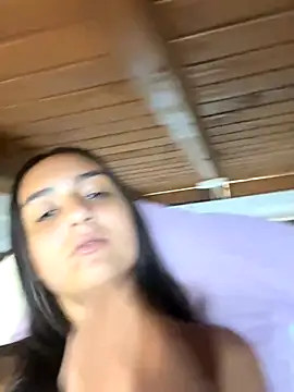 Snapshot of hannahhotwife chatting on January 2026 08:22:01 PM hannahhotwife online show from January 2026 08:22:01 PM