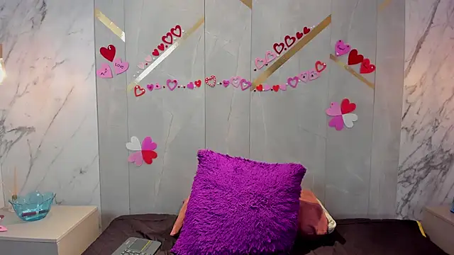 IsisNoir online show from March 2026 12:45:02 PM