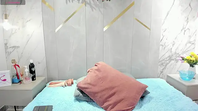 IsisNoir online show from April 2026 12:24:01 PM