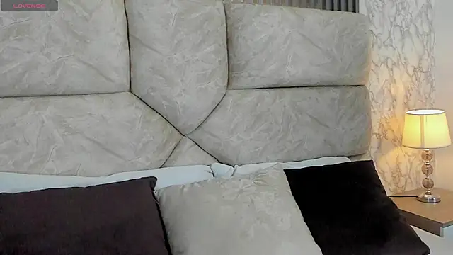 leilapons online show from October 2025 06:07:02 PM