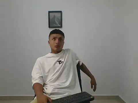 Snapshot of yissus_20_ chatting on April 2026 06:08:02 PM yissus 20 online show from April 2026 06:08:02 PM