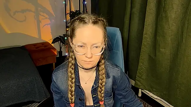 Snapshot of _Goldilocks_ chatting on October 2025 04:04:02 PM  Goldilocks  online show from October 2025 04:04:02 PM