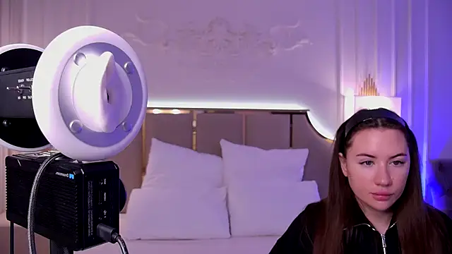 MeganStrain online show from September 2025 03:08:02 AM