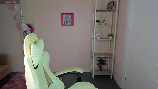 Lori Blossom online show from September 2025 08:19:01 AM