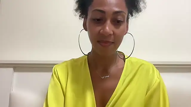 Snapshot of Vaylisse chatting on October 2025 04:17:01 PM Vaylisse online show from October 2025 04:17:01 PM