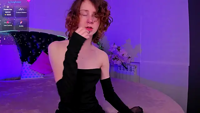 M1BabyG1rl online show from October 2025 09:01:01 AM