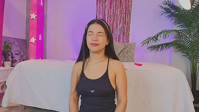 LUNAA    online show from February 2026 03:45:02 AM