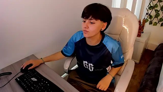 Nathaly ds online show from December 2025 07:42:02 PM