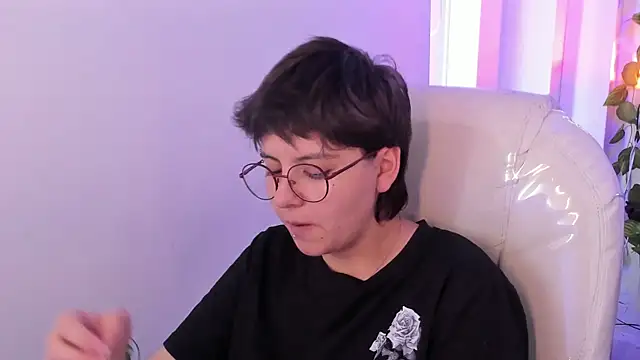 Nathaly ds online show from April 2026 07:18:01 PM