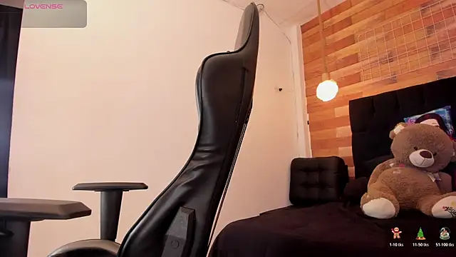 Snapshot of Emily_brown04 chatting on November 2025 12:05:02 PM Emily brown04 online show from November 2025 12:05:02 PM