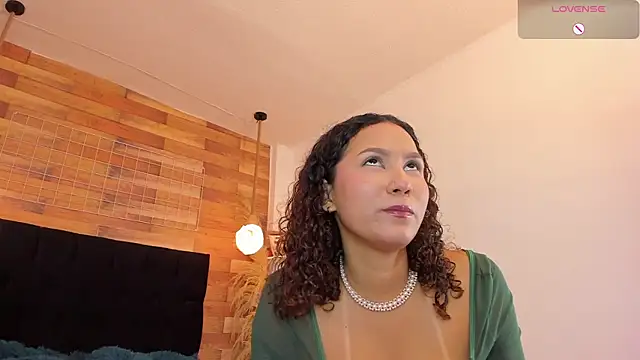 Snapshot of Emily_brown04 chatting on November 2025 01:18:02 PM Emily brown04 online show from November 2025 01:18:02 PM