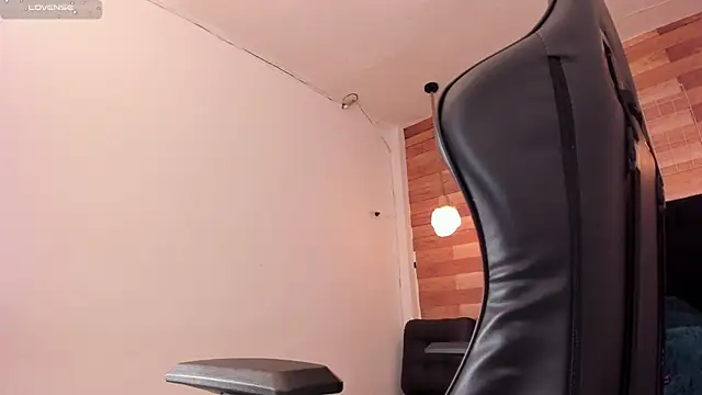 Snapshot of Emily_brown04 chatting on January 2026 11:13:01 AM Emily brown04 online show from January 2026 11:13:01 AM