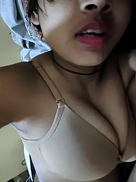 RAYI Queen 2 online show from December 2025 08:14:02 PM