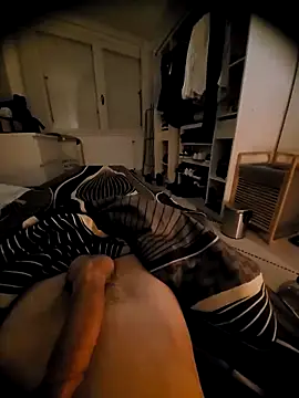 Henz007 online show from April 2026 11:02:01 PM