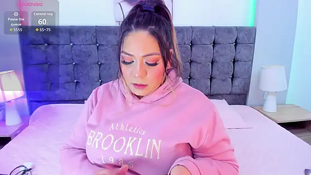 isabella horney  online show from November 2025 07:52:02 PM