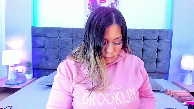 isabella horney  online show from December 2025 07:53:01 PM