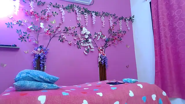 Snapshot of skinnybarbie022 chatting on June 2026 12:20:02 AM skinnybarbie022 online show from June 2026 12:20:02 AM