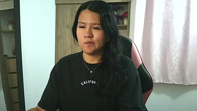 Oliviawatson1 online show from November 2025 12:37:02 PM