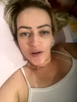 Alerquinasc online show from November 2025 10:01:02 PM