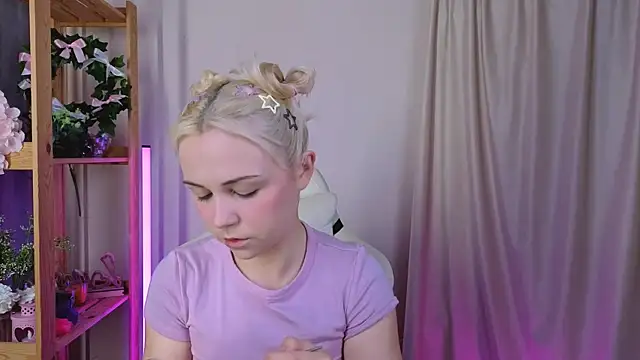 Charlotte Colinss online show from September 2025 02:55:02 AM