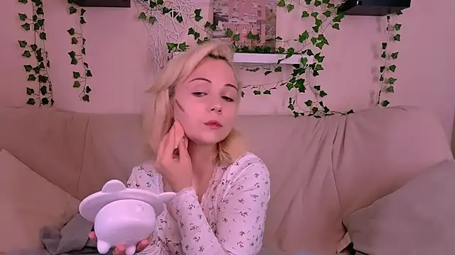 Charlotte Colinss online show from September 2025 05:31:02 AM