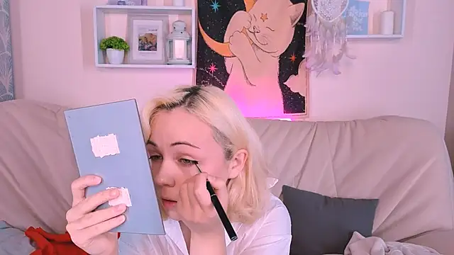 Charlotte Colinss online show from October 2025 03:13:02 AM