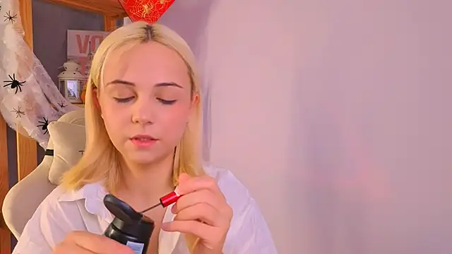 Charlotte Colinss online show from October 2025 03:47:02 AM