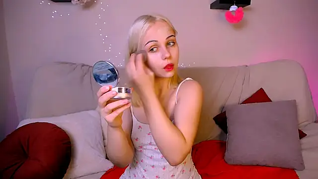 Charlotte Colinss online show from November 2025 05:18:02 AM