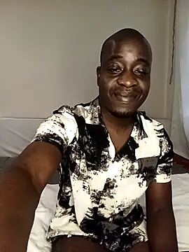Snapshot of WaiterZim chatting on October 2025 11:02:02 PM WaiterZim online show from October 2025 11:02:02 PM