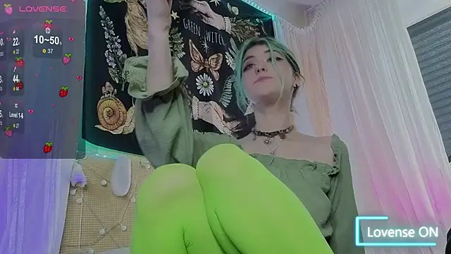 Snapshot of Miko_Meow chatting on May 2026 01:05:01 PM Miko Meow online show from May 2026 01:05:01 PM