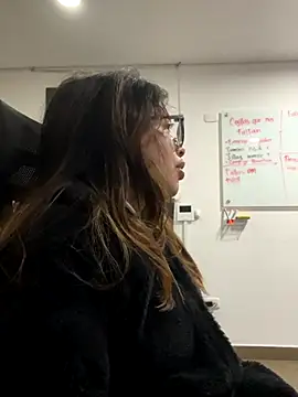 Isabela Colins online show from September 2025 11:33:02 AM