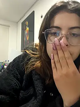 Isabela Colins online show from September 2025 11:55:02 AM