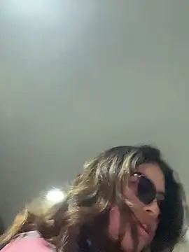 Isabela Colins online show from September 2025 12:40:01 PM