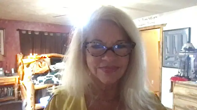 Snapshot of SubMissOlivia chatting on January 2026 02:42:02 PM SubMissOlivia online show from January 2026 02:42:02 PM