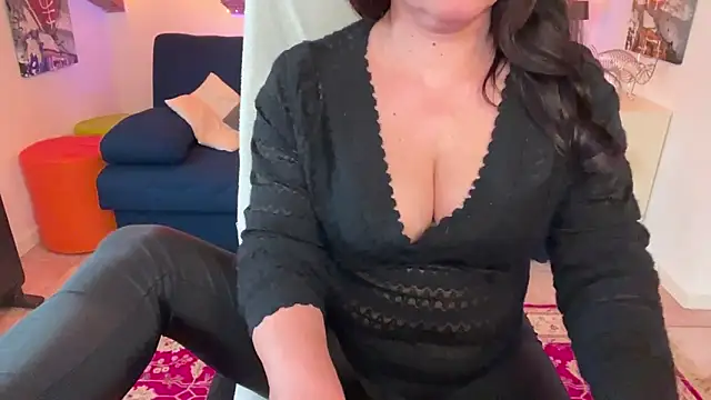 kyliebri online show from March 2026 01:59:01 PM