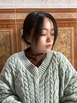 Julia-Elsa online show from November 2025 04:00:01 AM